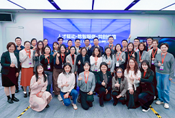 走进标杆现场，共探AI转型——Trust钱包科技国际携手企业高管参访埃森哲智能运营中心